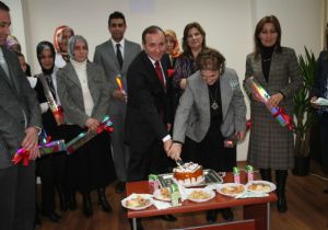 Küçükler'den çiçekli kutlama